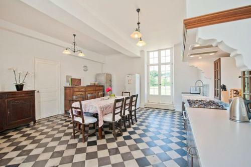 Agroturismo Jaulnay Chateau Sleeps 14 Pool Wifi