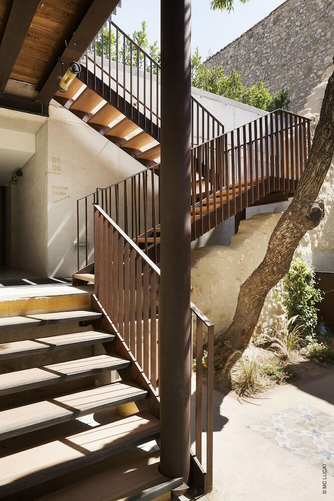 Le 19-21 - Un Amour D'hotel