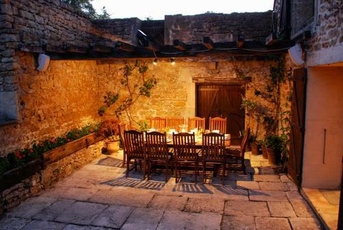 Moulins-engilbert Villa Sleeps 10 Pool