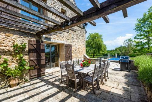 Moulins-engilbert Villa Sleeps 10 Pool
