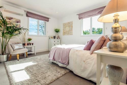 Opio Villa Sleeps 8 Pool Air Con Wifi