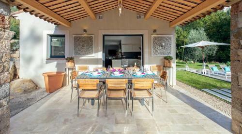 Opio Villa Sleeps 8 Pool Air Con Wifi