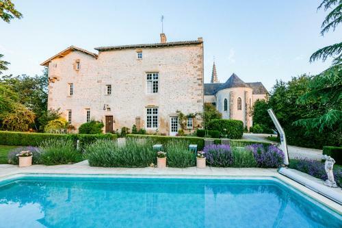 Pressigny Villa Sleeps 22 Pool Wifi