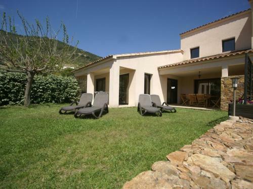 Modern Villa In Coggia With Balcony