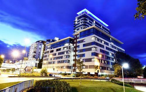 Skyline Plaza, Luxury Downtown Apartments