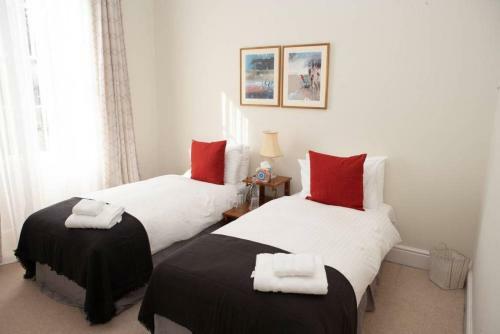 Spacious 2 Bedroom Apartment In Old Crescent