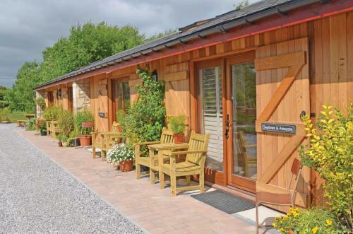 Bed & Breakfast Widbrook Barns