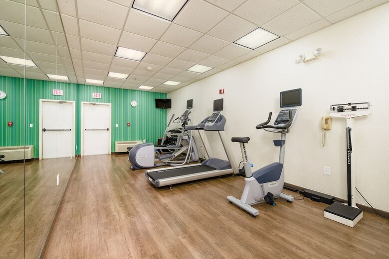 Hotel Holiday Inn Express Airport