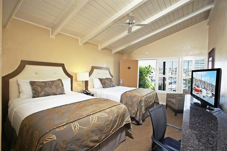 Island Palms Hotel & Marina (.)