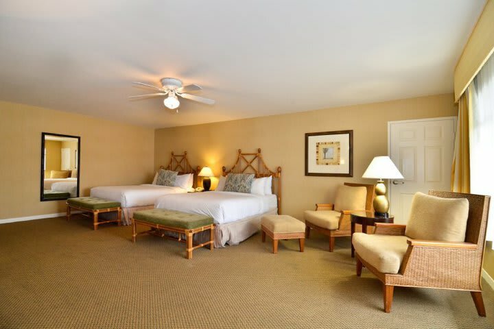 Island Palms Hotel & Marina (.)