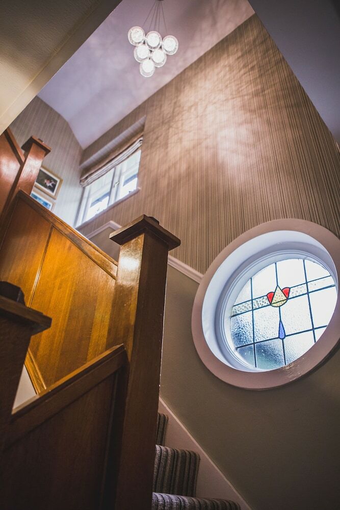 Hostal Burton Lodge Guest House