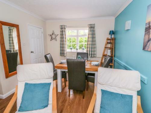 Oak Tree Cottage, Cardigan