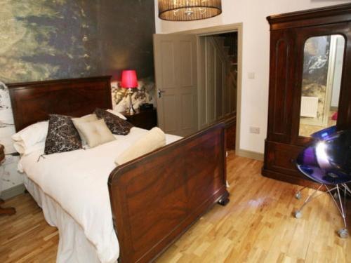 Holiday Home Ty Pontcanna