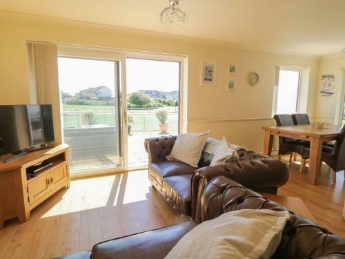 Beach House (ty Traeth)