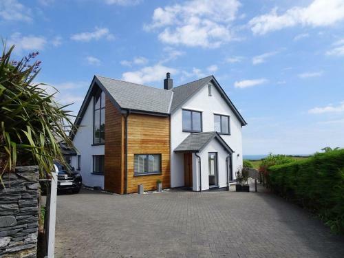 Skerries, Dartmouth