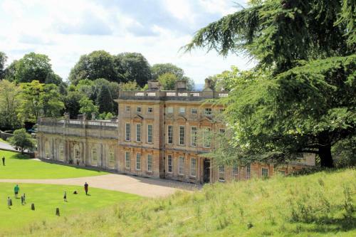 Dyrham Villa Sleeps 11 Wifi