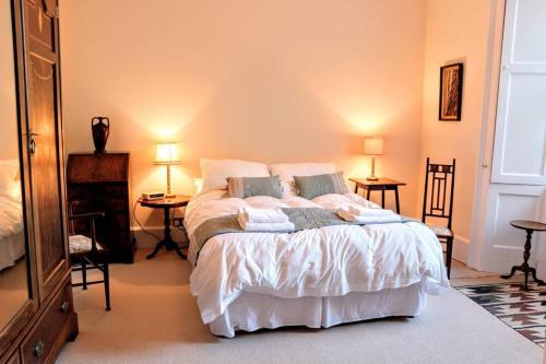 1 Bedroom Apartment In New Town Accommodates 4
