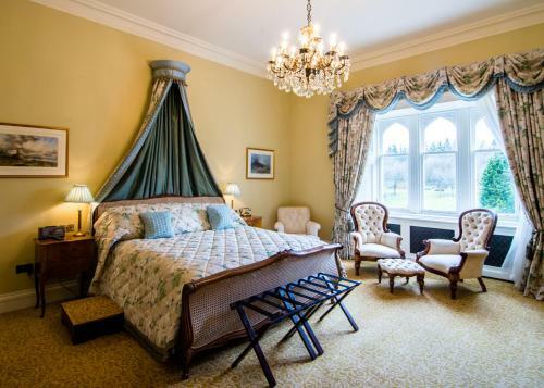 Hotel Crossbasket Castle