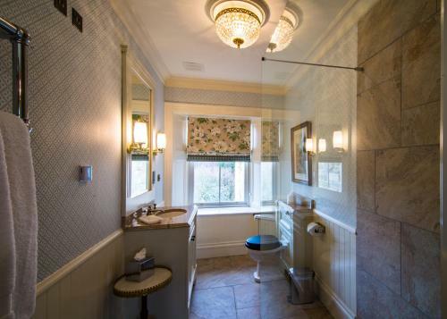 Hotel Crossbasket Castle