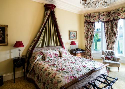 Hotel Crossbasket Castle