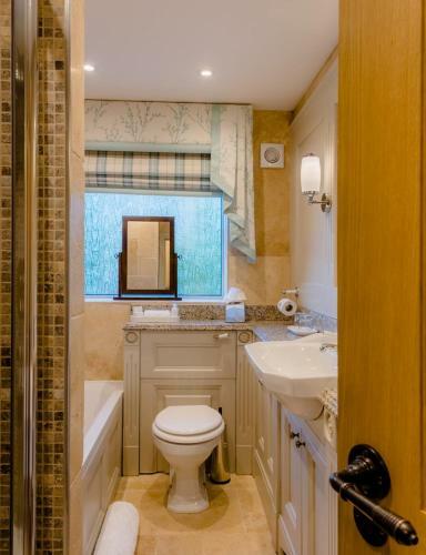 Hotel Crossbasket Castle