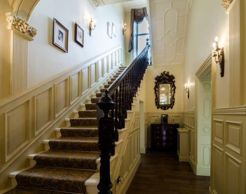 Hotel Crossbasket Castle