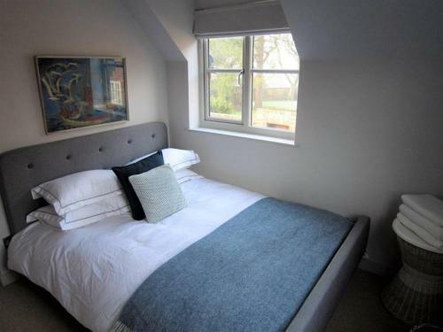 Crown Cottage - Prime Orford Location