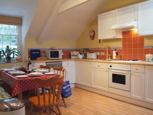 Grooms Cottage, Nr Rock