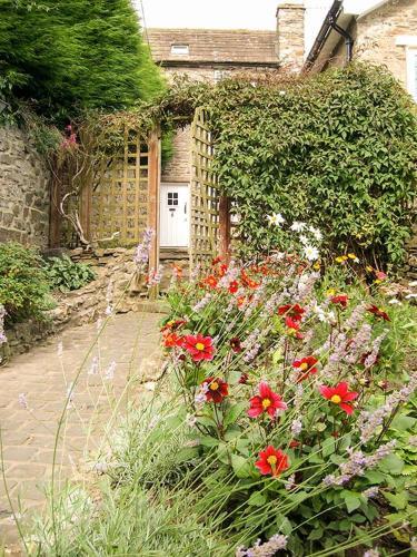Puzzle Cottage