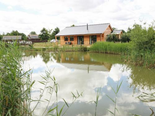 Lily-pad Lodge