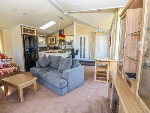 12 Bullrush, Lincoln
