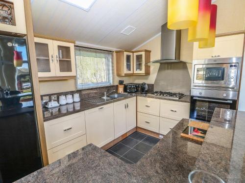 12 Bullrush, Lincoln