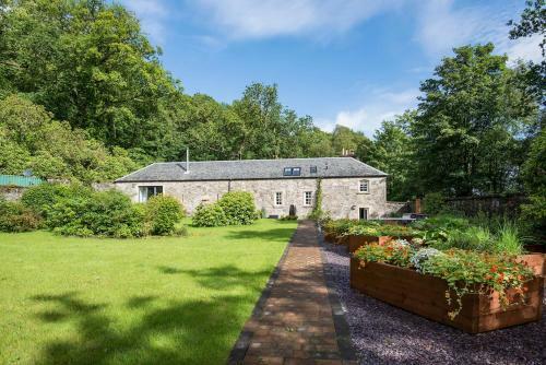 Tarbet Villa Sleeps 12