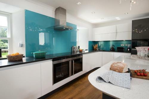 Tarbet Villa Sleeps 12