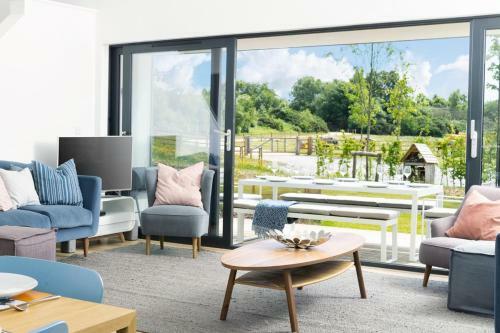Woodsford Villa Sleeps 8 Pool Wifi