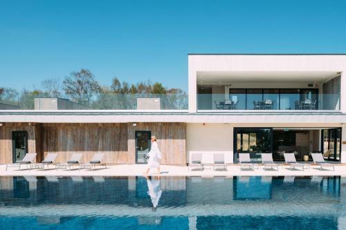 Woodsford Villa Sleeps 8 Pool Wifi