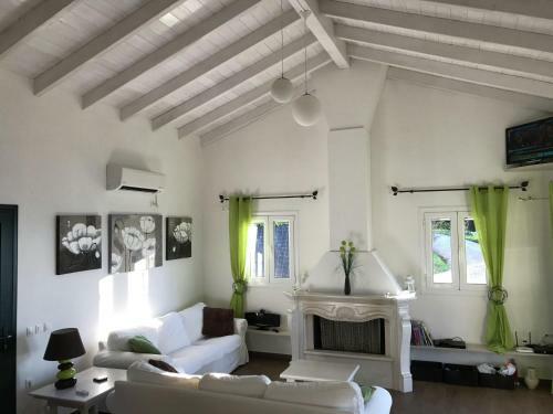 Peaceful Villa With Garden In Afionas