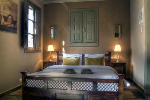 Hostal Oikies Art Rooms