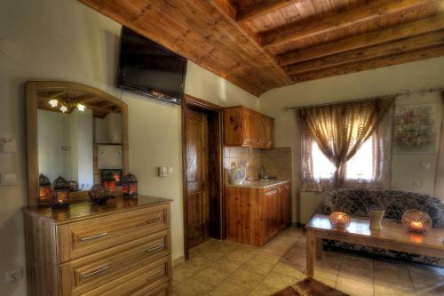 Hostal Toula Rooms
