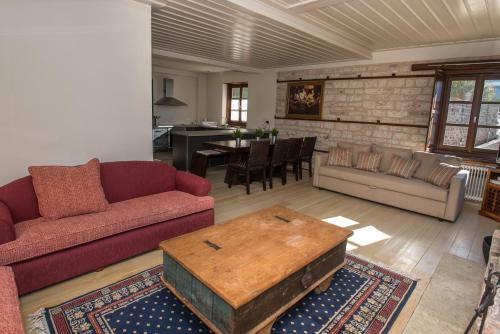 Hostal Epoches Luxury Suites