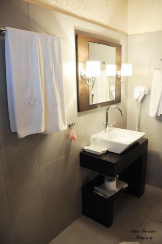 Hostal Asimina Guesthouse