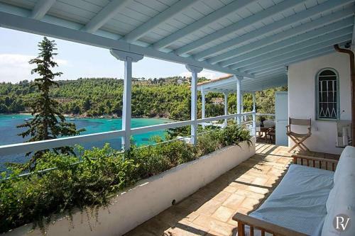 Isomata Villa Sleeps 8 Pool Air Con Wifi