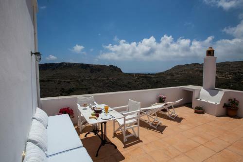 Hostal Nostos Guesthouse