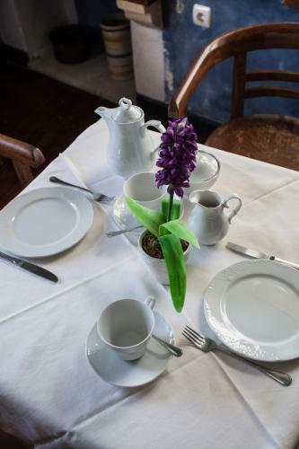 Hostal Nostos Guesthouse