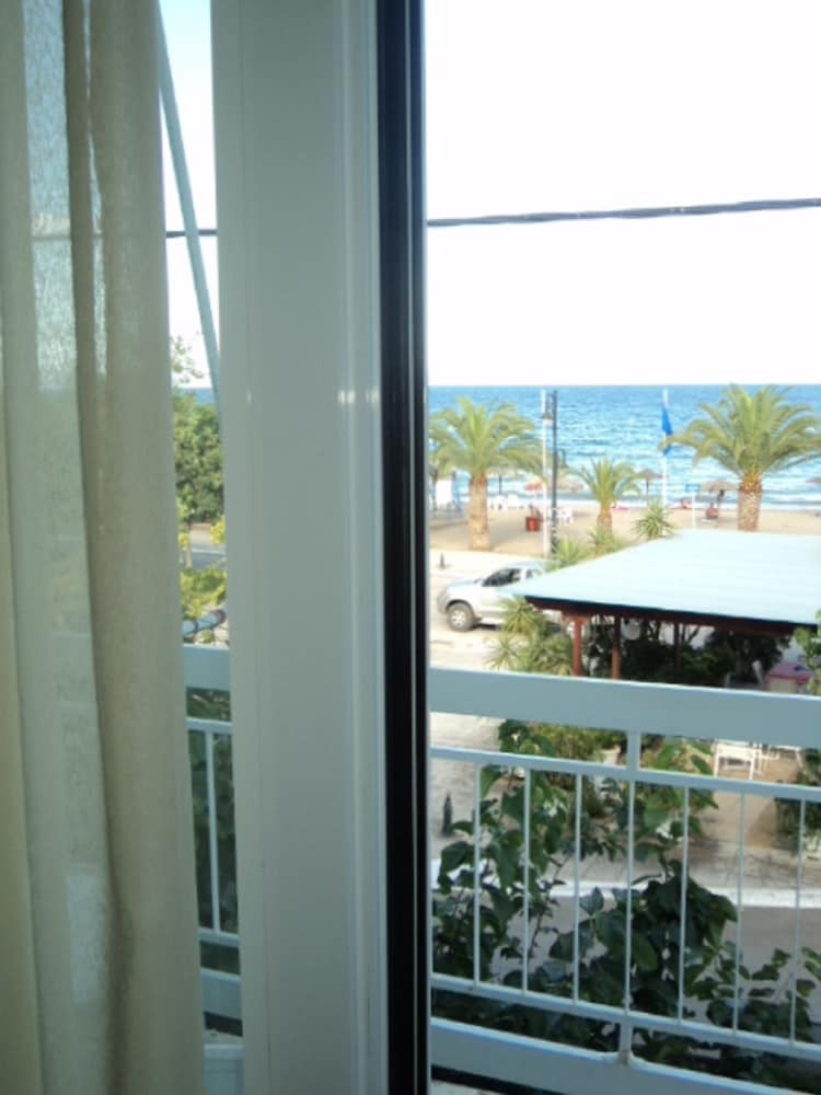 Hostal Flisvos Rooms