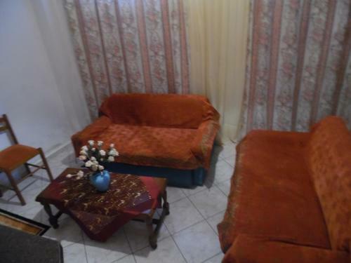 Hostal Elatos Rooms