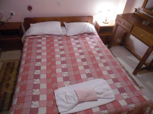 Hostal Elatos Rooms