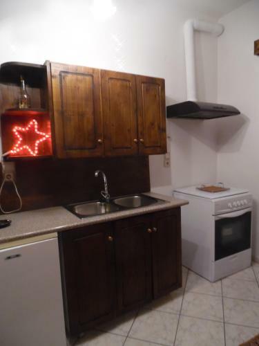 Hostal Elatos Rooms