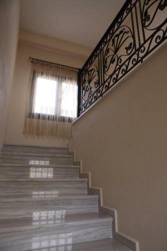 Hostal Guesthouse Lazarou