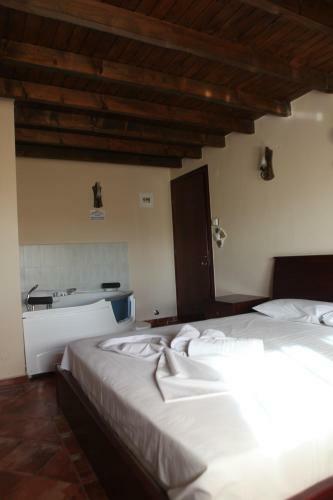 Hostal Guesthouse Lazarou